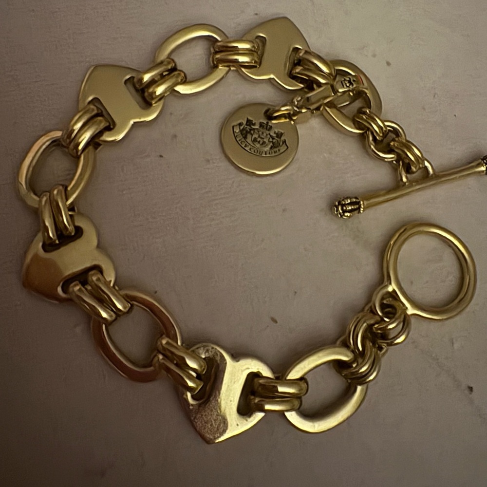 Juicy Couture Heritage Collection Gold-Tone Link Bracelet Women’s Chain Bracelet